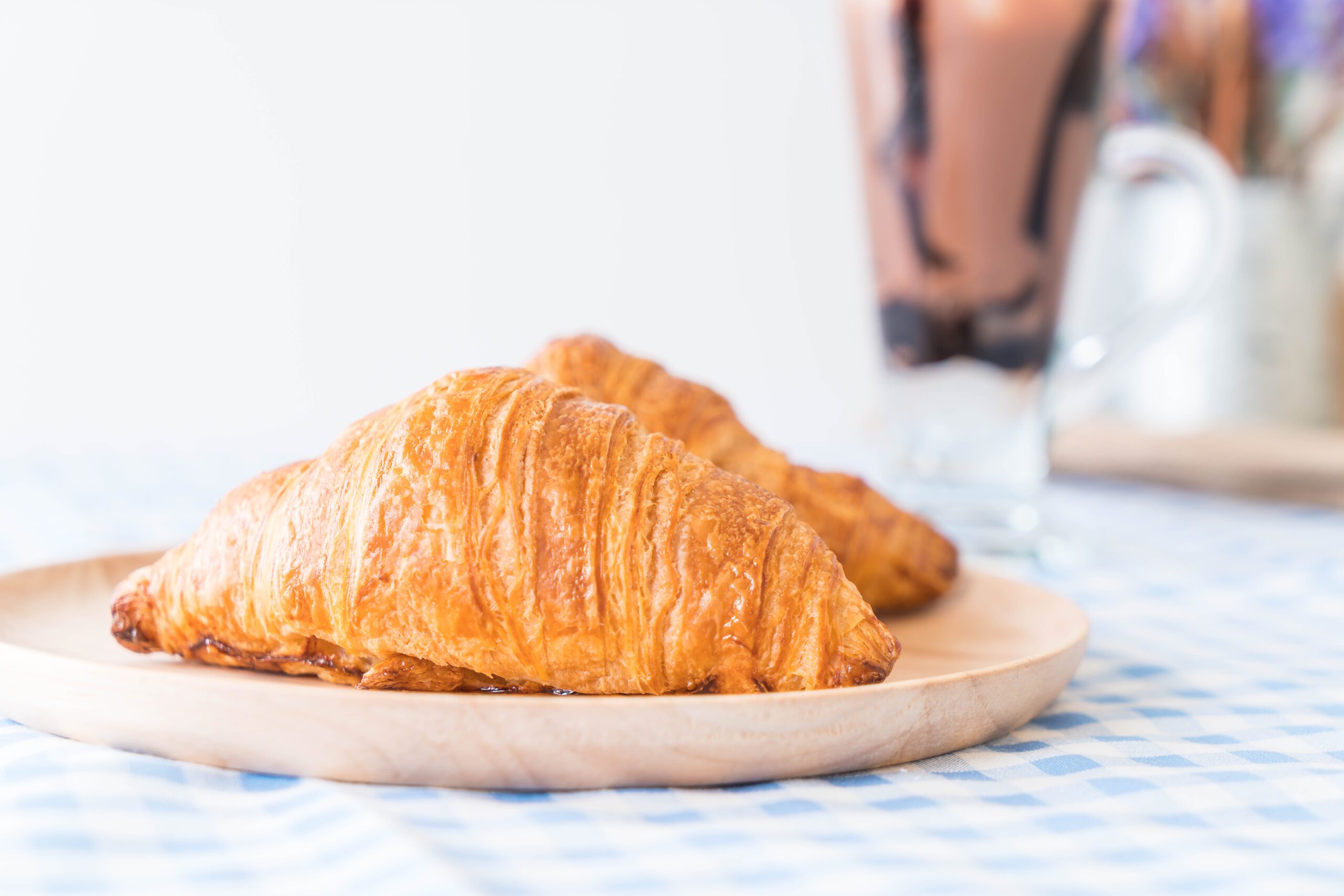 What is the difference between a croissant and a gipfeli